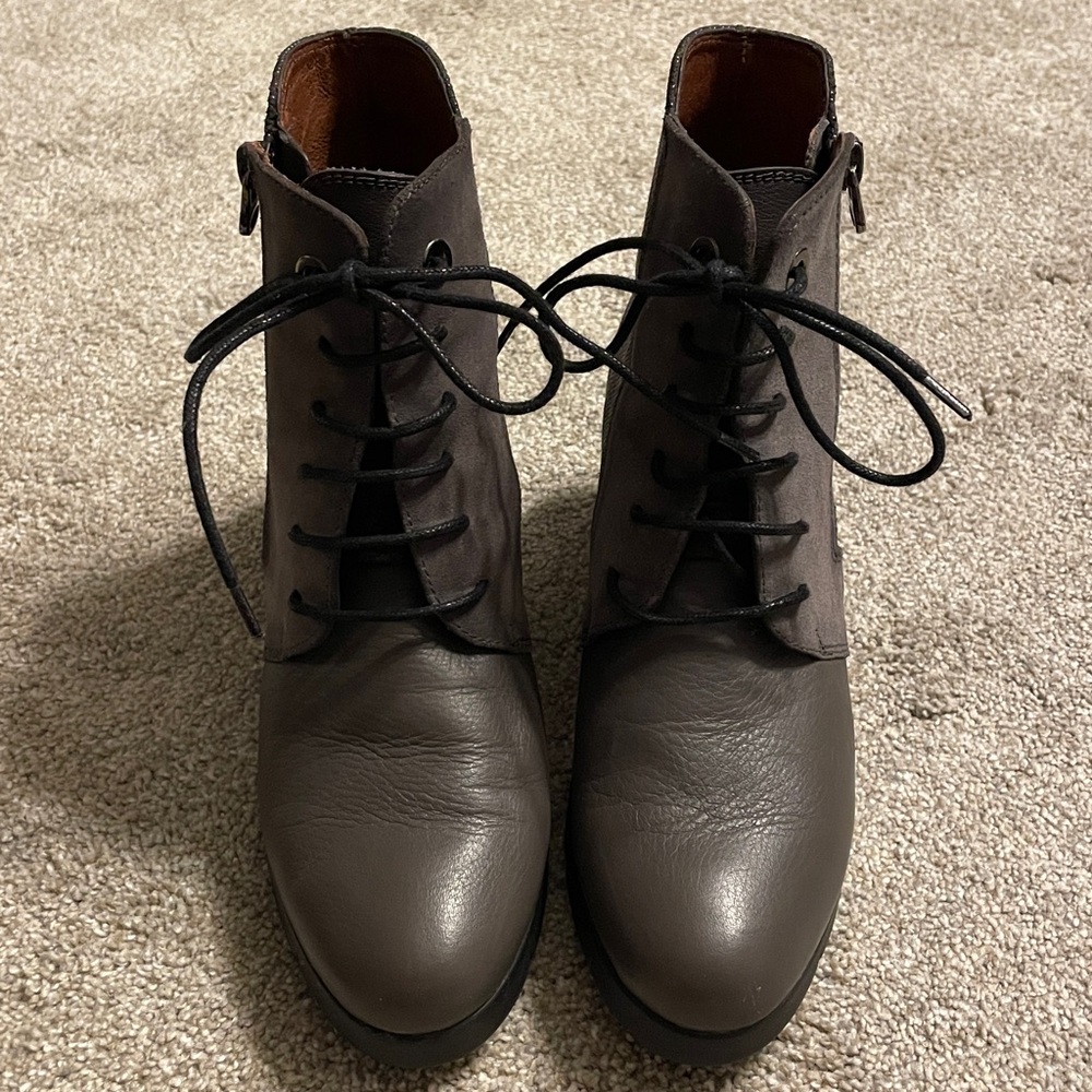 Hispanitas size 36 leather wedge boots Grey like new made in Spain zip and lace